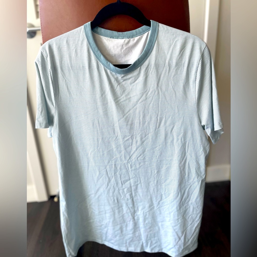 Lululemon mens shirt. Worn twice. Size L.